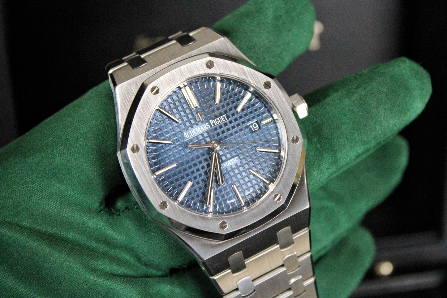 Audemars Piguet Royal Oak 15400ST · Blue Dial · Stainless Steel · 41mm · 2017 · Excellent Condition · Box + Booklet · No Papers