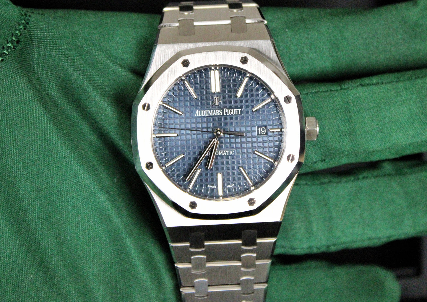 Audemars Piguet Royal Oak 15400ST · Blue Dial · Stainless Steel · 41mm · 2017 · Excellent Condition · Box + Booklet · No Papers