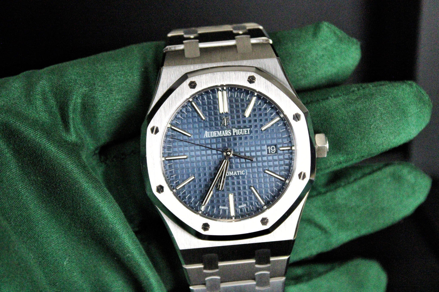 Audemars Piguet Royal Oak 15400ST · Blue Dial · Stainless Steel · 41mm · 2017 · Excellent Condition · Box + Booklet · No Papers