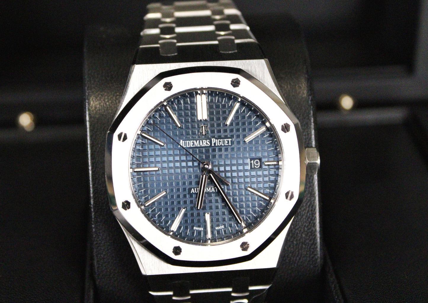 Audemars Piguet Royal Oak 15400ST · Blue Dial · Stainless Steel · 41mm · 2017 · Excellent Condition · Box + Booklet · No Papers